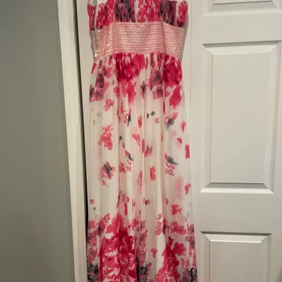 Dress - Picture 5 of 8